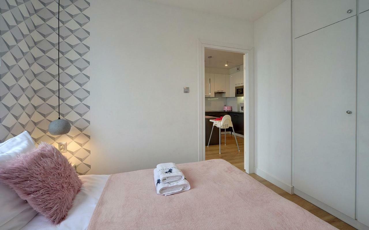Pink Apartment Lesne Tarasy Дзивновек Экстерьер фото